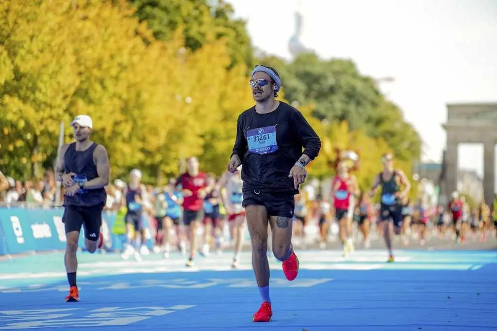 Harry Styles runs Berlin Marathon in under 3 hours