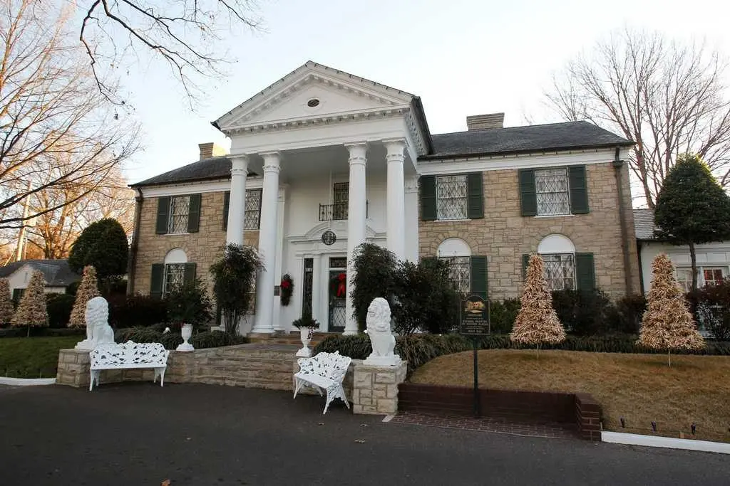 Missouri woman sentenced for trying to sell off Elvis Presley's Graceland