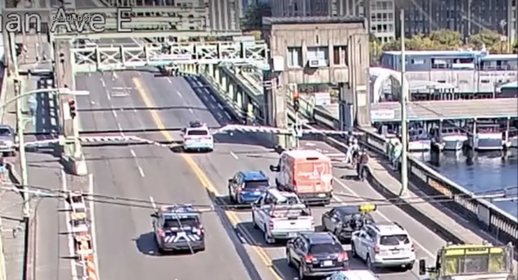 Suspect's car jumps gap of open drawbridge during high-speed police chase