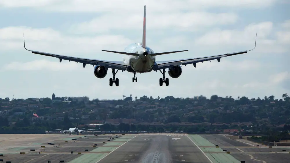 Older pilots should be allowed to keep flying passenger planes, Senate committee chair says