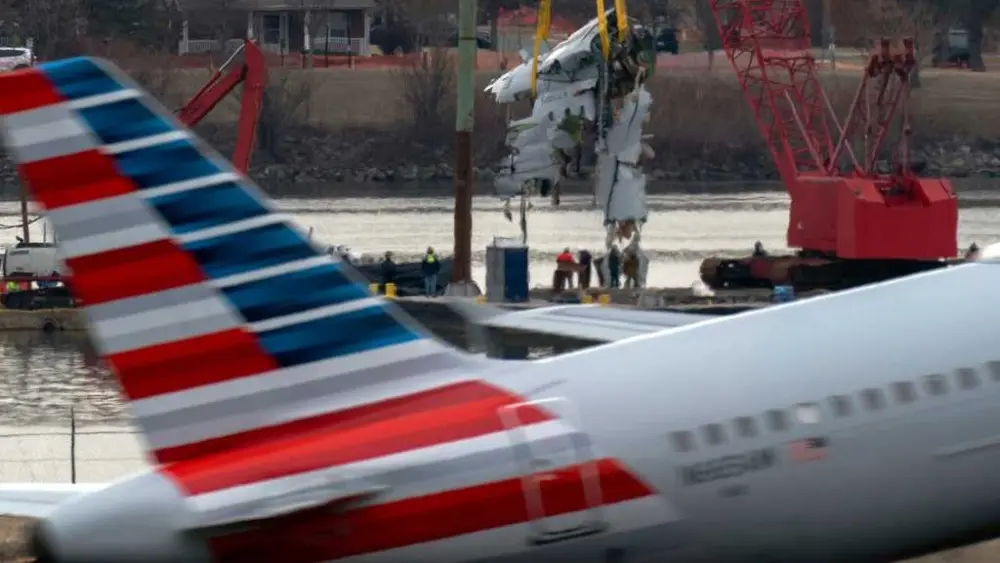 Family of Washington plane crash victim sues FAA, Army and American Airlines