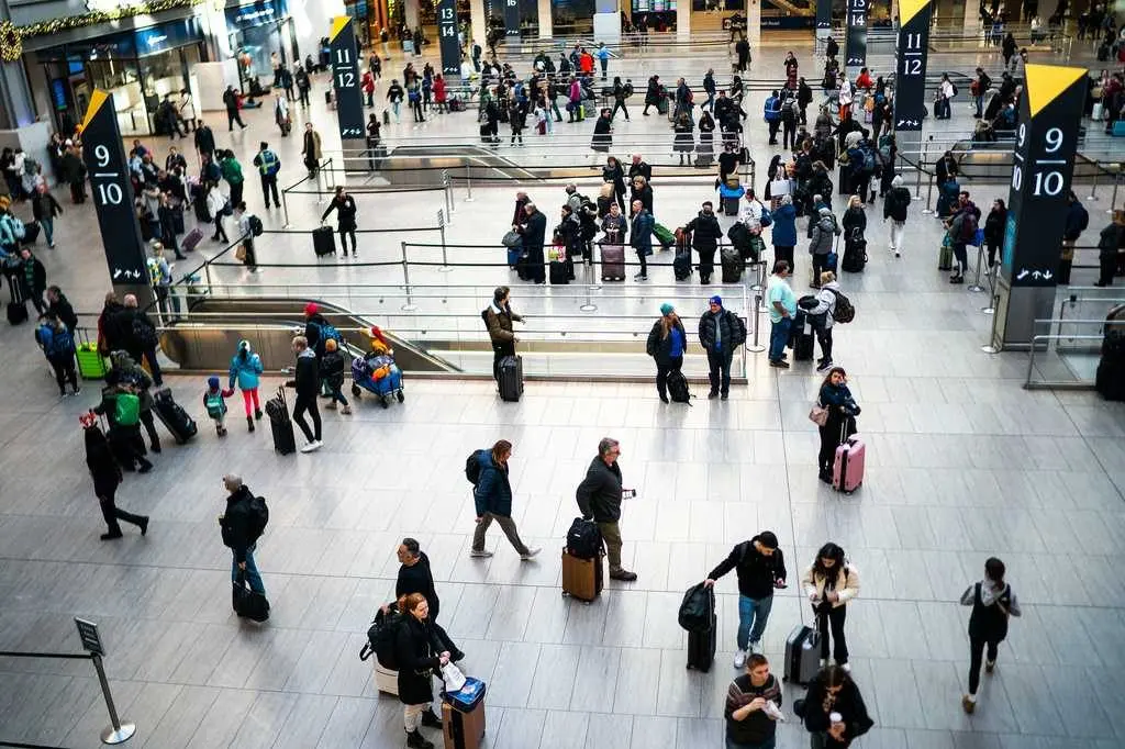 Off-duty officer shoots man inside NYC's busy Penn Station, police say