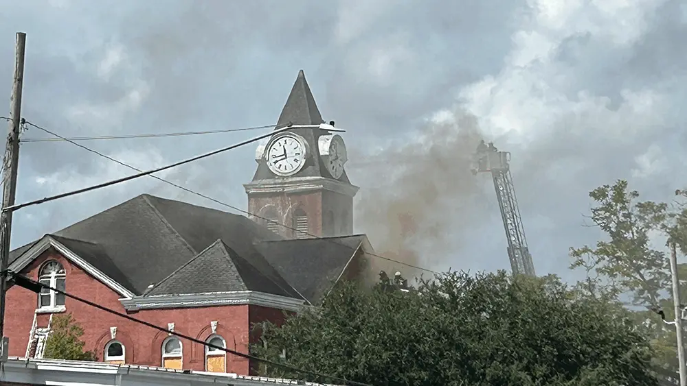 Crews respond to fire at Wayne County Courthouse