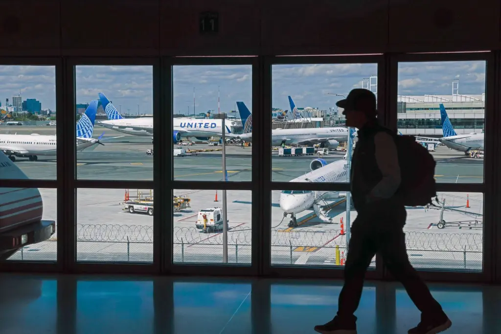FAA will continue to limit arrivals and departures at Newark Airport through October 2026
