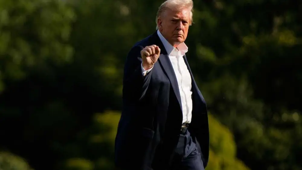 Trump will speak at a hastily called meeting of top military leaders, AP source says