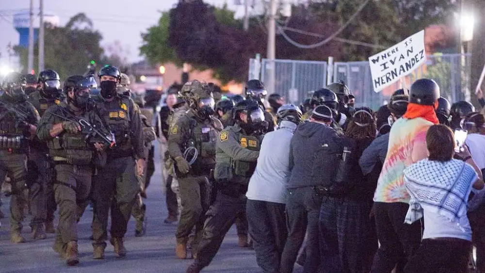 Illinois governor: Troops could be deployed to Chicago as immigration agents patrol downtown