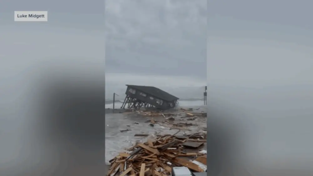 WATCH: 5 homes collapse into the ocean in the Outer Banks amid hurricanes