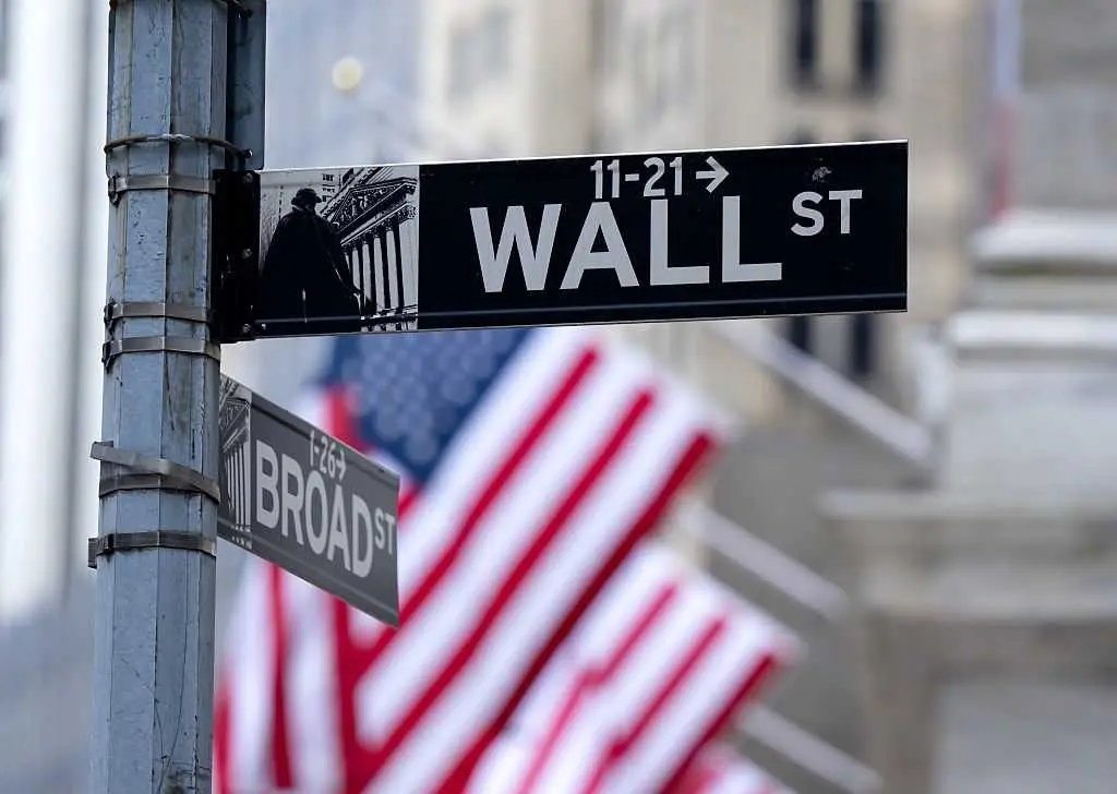 Wall Street shrugs at government shutdown while weak hiring jolts bond market