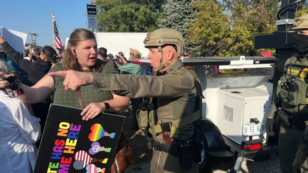 Protesters arrested at Illinois ICE facility as governor slams Secretary Noem's visit to state