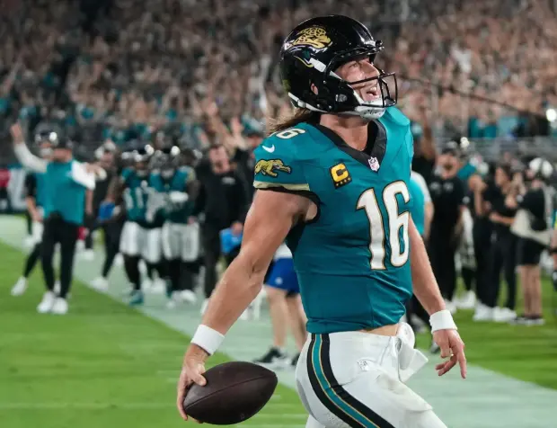 Lawrence Leads Jaguars Past Chiefs in Monday Night Thriller