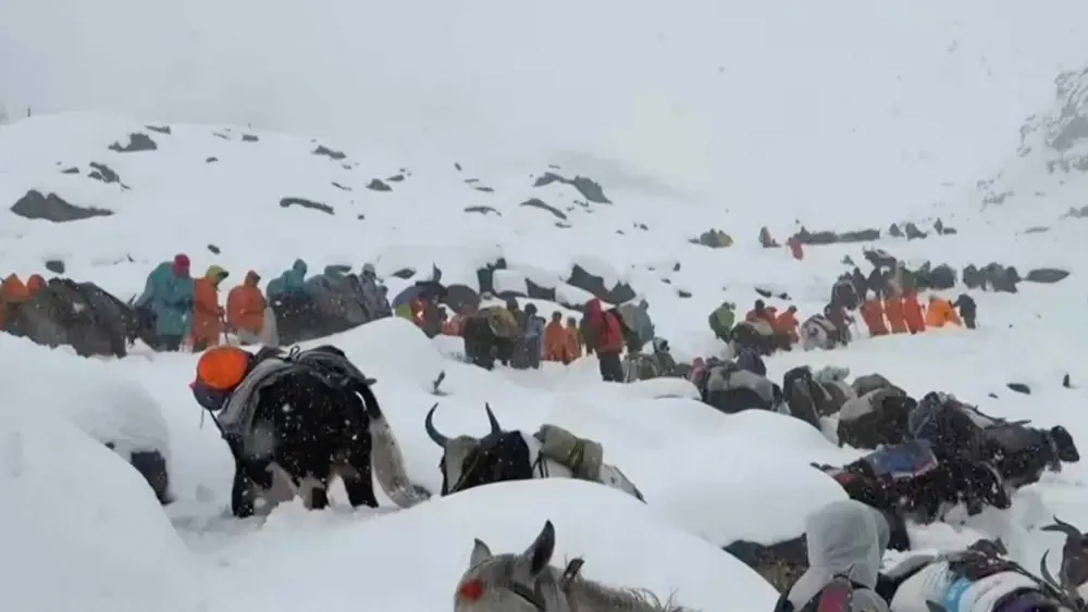 Trekker uses cooking pots to dig her way out of freak blizzard on Everest