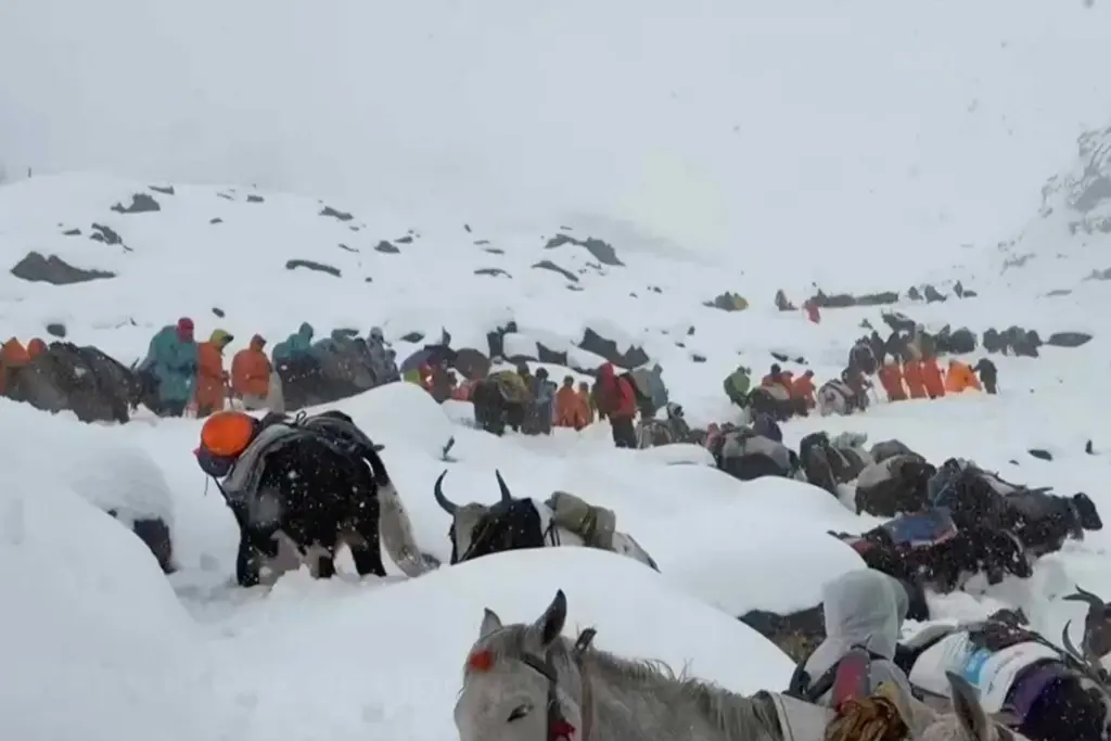 Trekker uses cooking pots to dig her way out of freak blizzard on Everest