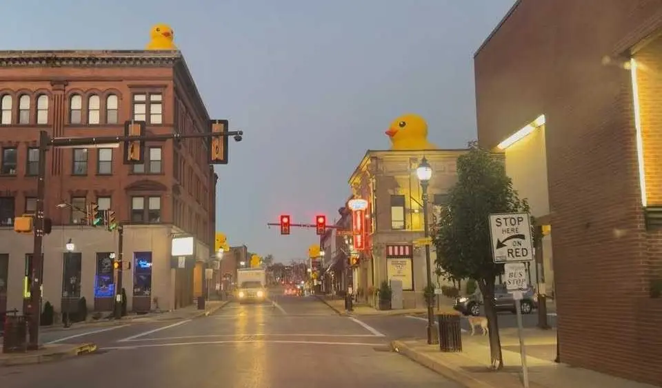 Thousands of rubber ducks placed in Pennsylvania town; local candy shop claims responsibility