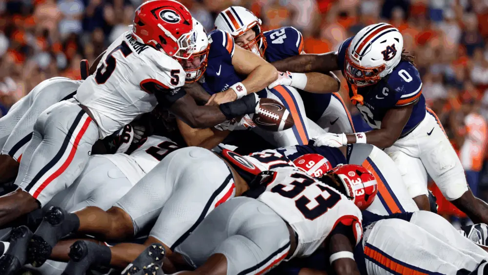 No. 10 Georgia Rallies to Top Auburn, 20-10, in Deep South Showdown
