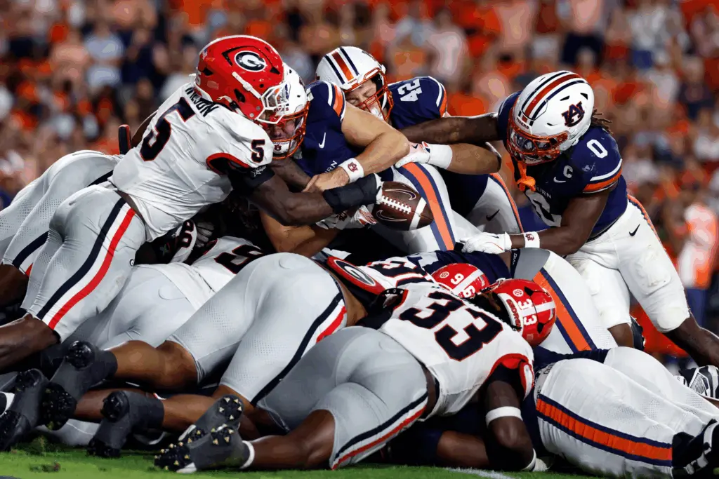 No. 10 Georgia Rallies to Top Auburn, 20-10, in Deep South Showdown