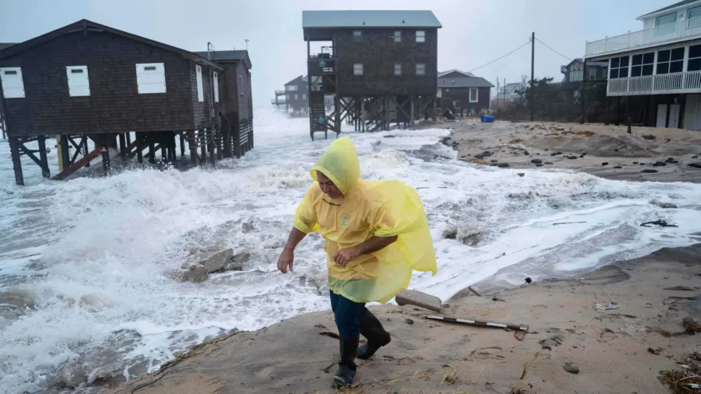 Nor'easter churns up the East Coast as New Jersey declares state of emergency
