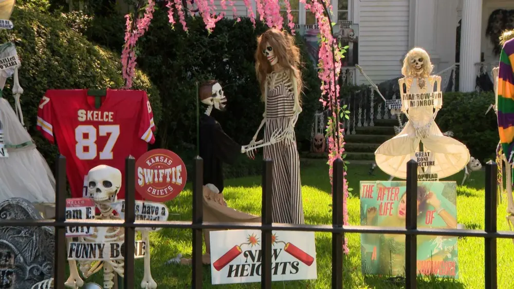 New Orleans house displays Taylor Swift engagement, Coldplay jumbotron scandal