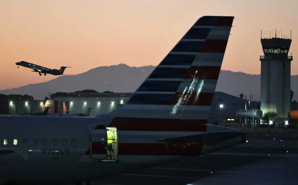 Some essential federal workers to receive partial paychecks, face financial burden amid shutdown