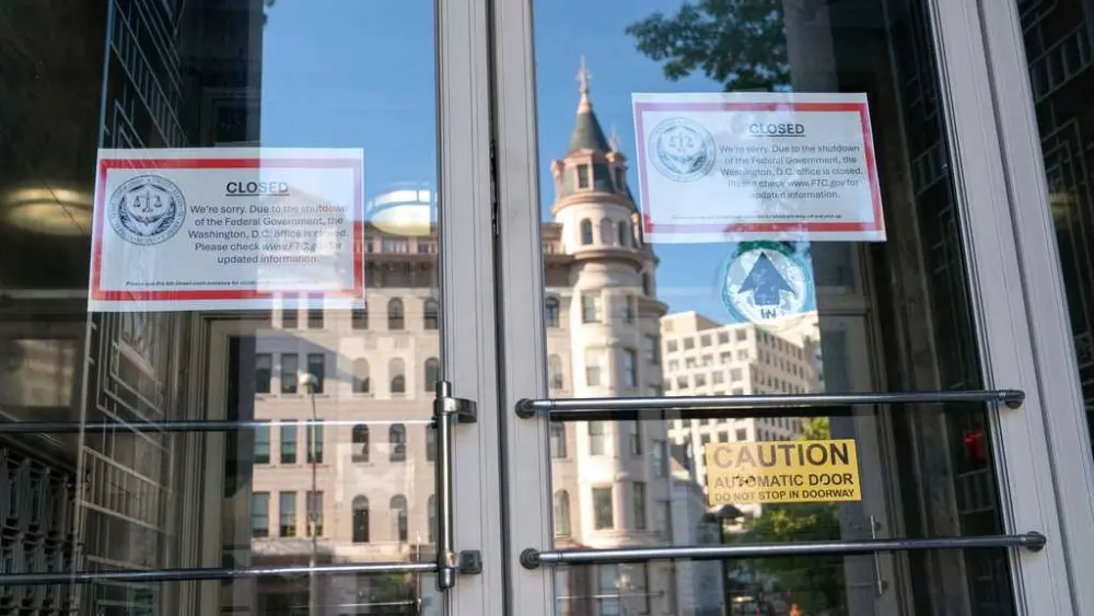 Federal workers face mounting financial strain as shutdown drags on