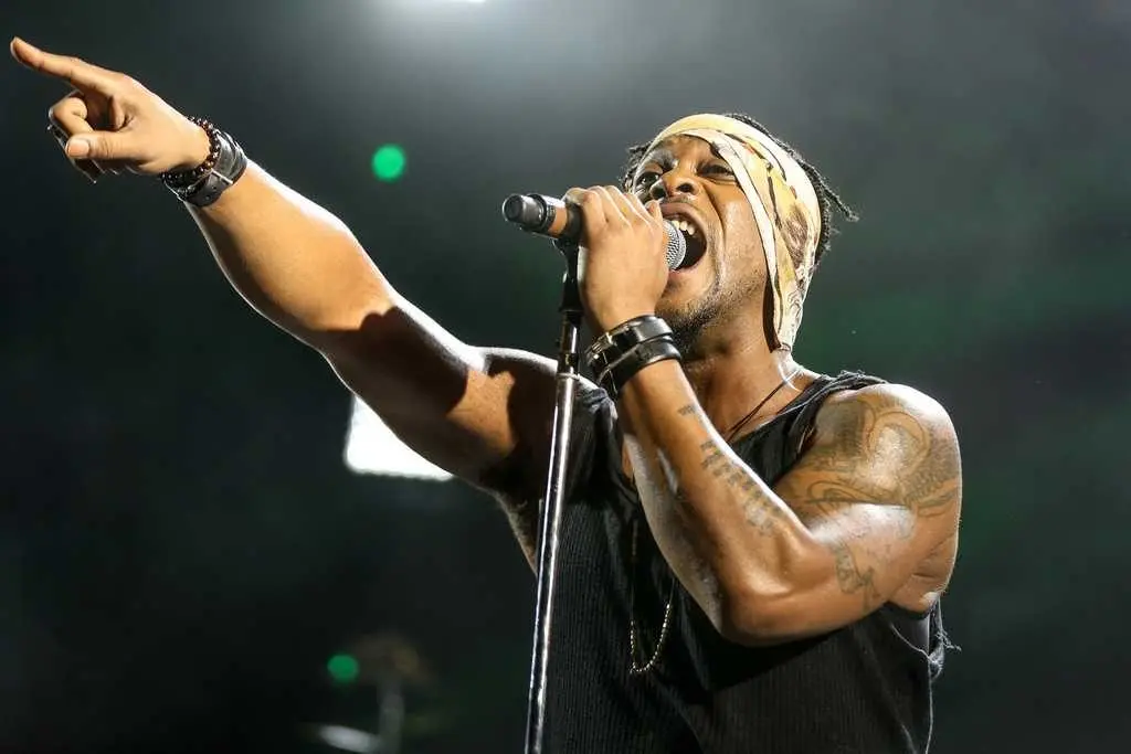 Jamie Foxx, Maxwell, Jill Scott, Flea, Doja Cat and more react to the death of D'Angelo