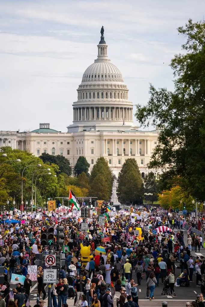 Hundreds of thousands gather in Washington DC for 'No Kings' protest against Trump