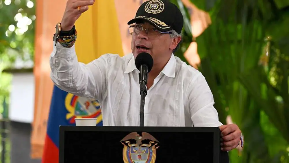 Trump calls Colombia's Petro an 'illegal drug dealer' and announces an end to US aid to the country