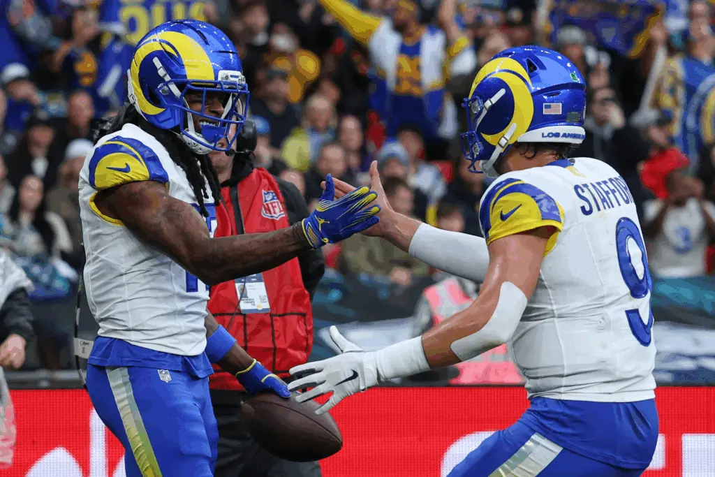 Stafford’s 5 TD passes power Rams past Jaguars at Wembley, 35–7