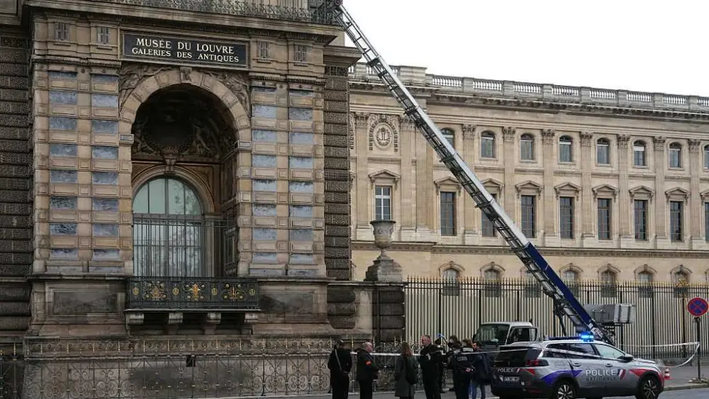 Thieves steal 'priceless' jewelry at The Louvre. Here's a look at other notable museum heists.