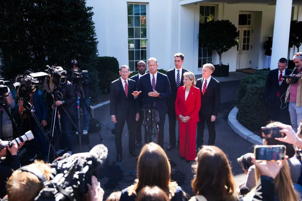 Frozen loans, missed paychecks, food benefits at-risk: Shutdown drags into fourth week