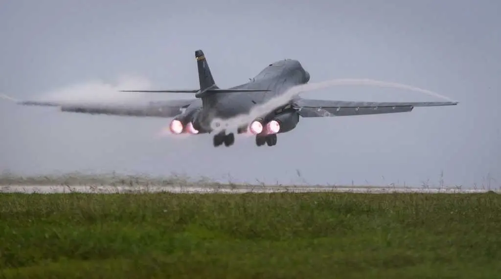 US military flew supersonic B-1 bombers up to the coast of Venezuela