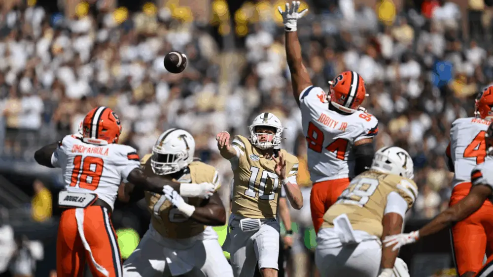 King’s 5 TDs power Jackets past Syracuse in front of Homecoming sellout, 41-16