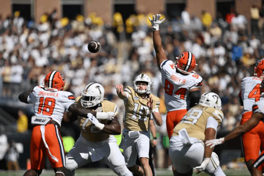 King’s 5 TDs power Jackets past Syracuse in front of Homecoming sellout, 41-16