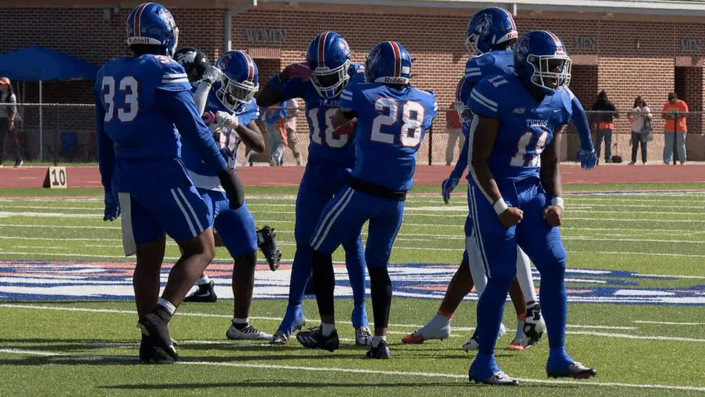Savannah State defense dominates as Tigers beat Morehouse 24-16