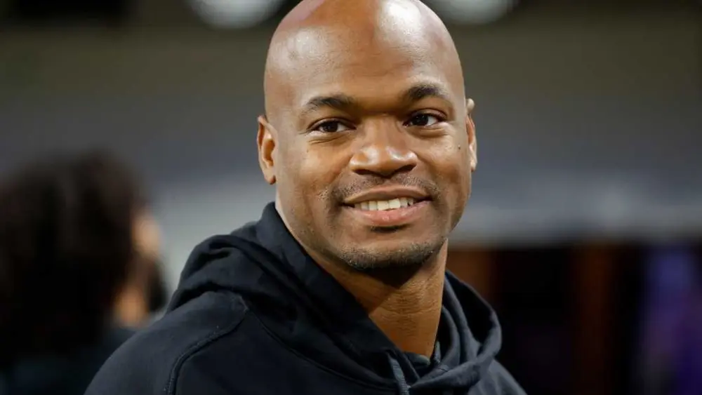 Former NFL star Adrian Peterson arrested on DWI and gun charges