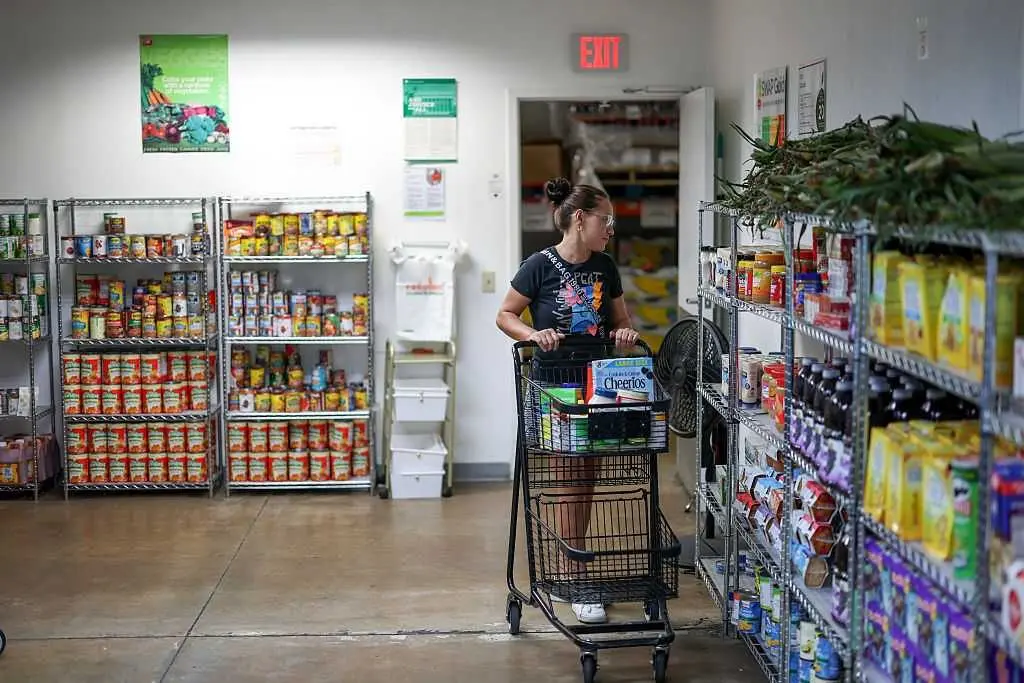 Food banks brace for surge as federal food aid pause looms amid shutdown