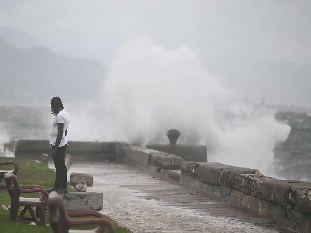Video shows conditions in Jamaica ahead of Hurricane Melissa landfall