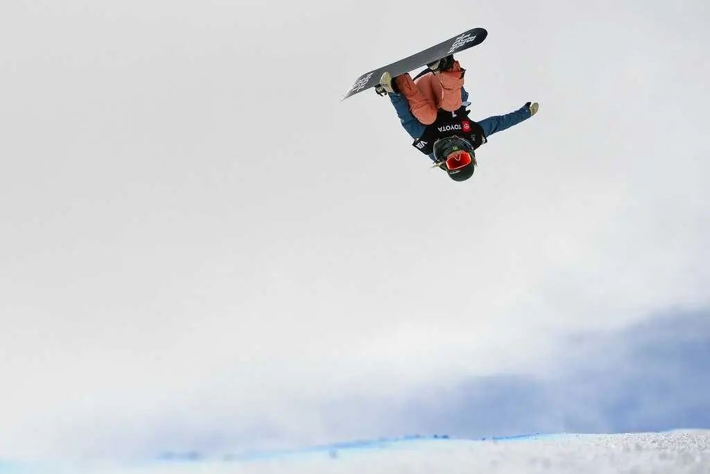 How do Olympic snowboarders and skiers practice complex tricks? This airbag mimics a snowy hill