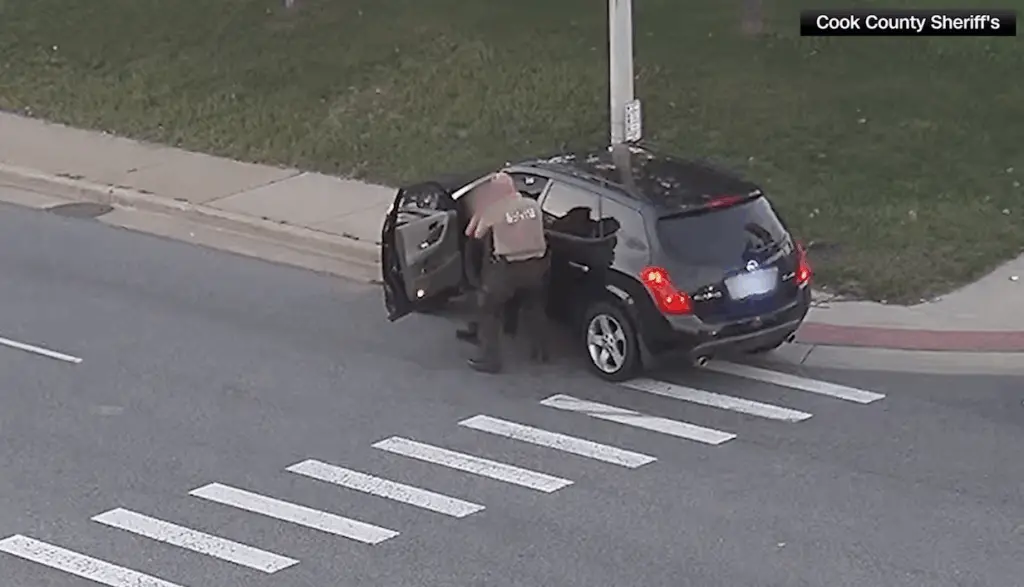 Video: Officer saves woman who began choking while driving