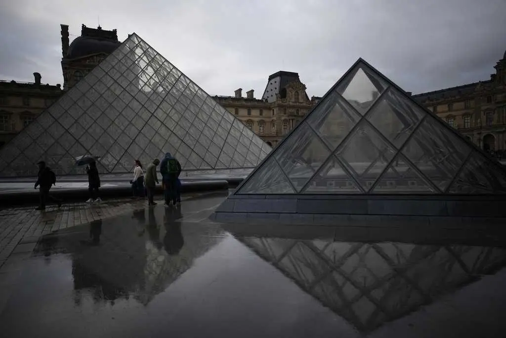 Five more arrested in $102 million Louvre jewel heist; treasures remain missing