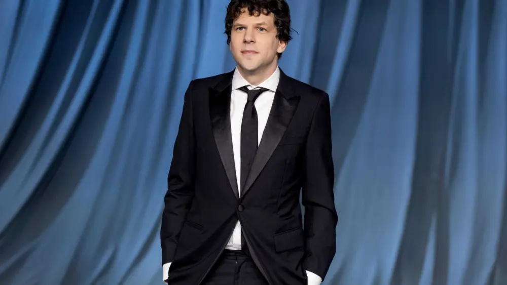 Jesse Eisenberg is ‘excited’ to be donating one of his kidneys to a stranger: It’s ‘so needed’