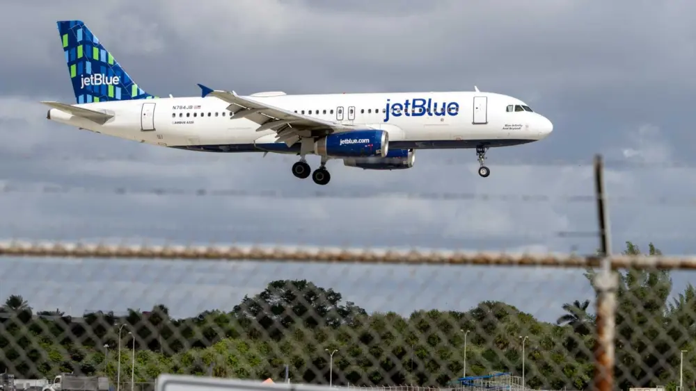 JetBlue passengers hospitalized after emergency landing in Florida