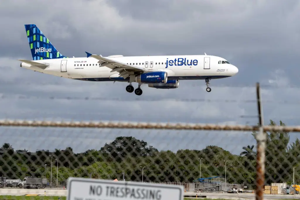 JetBlue passengers hospitalized after emergency landing in Florida