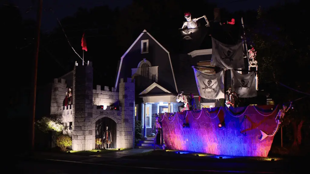Teen builds jaw-dropping Halloween set