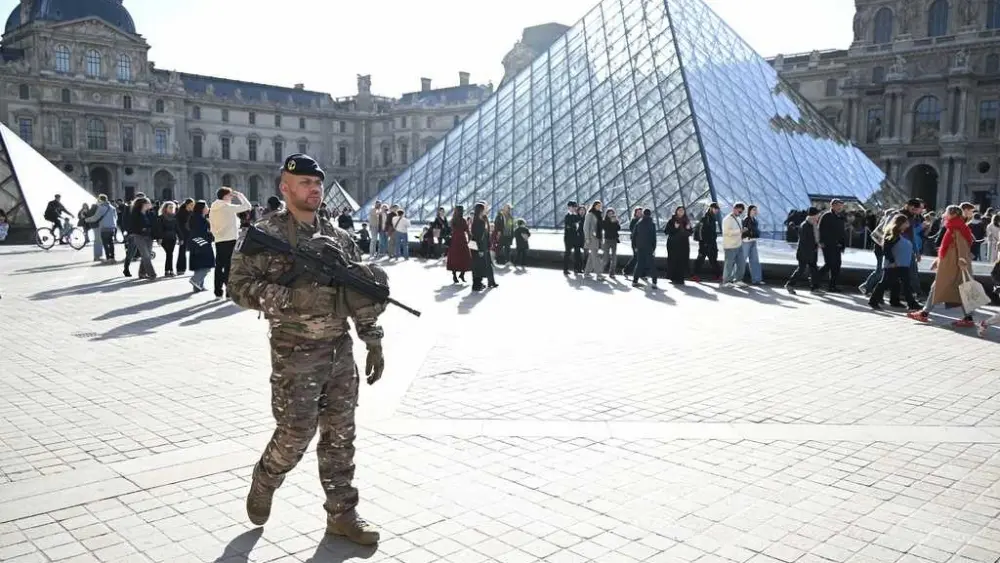 Louvre jewel heist: 2 new suspects handed preliminary charges, Paris prosecutor says