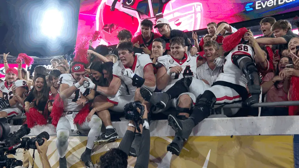 No. 5 Georgia rallies past Florida, 24–20, for fifth straight in series