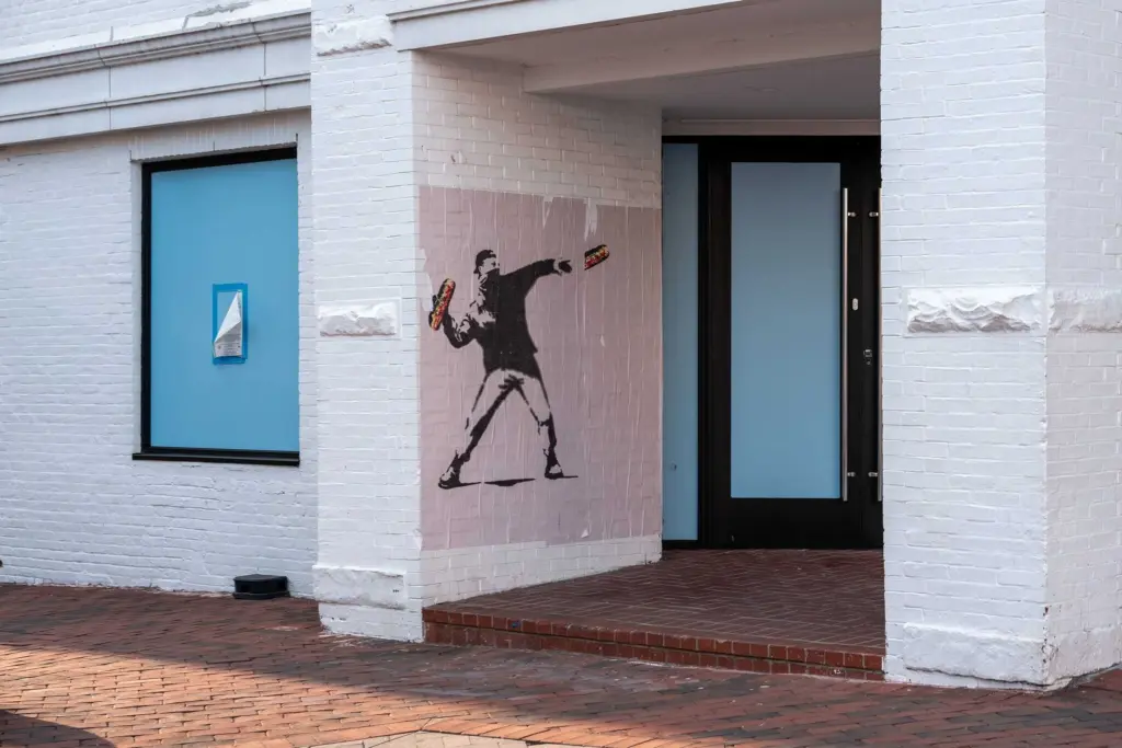 'It smelled of onions and mustard,' Border Patrol officer hit by sandwich in DC testifies