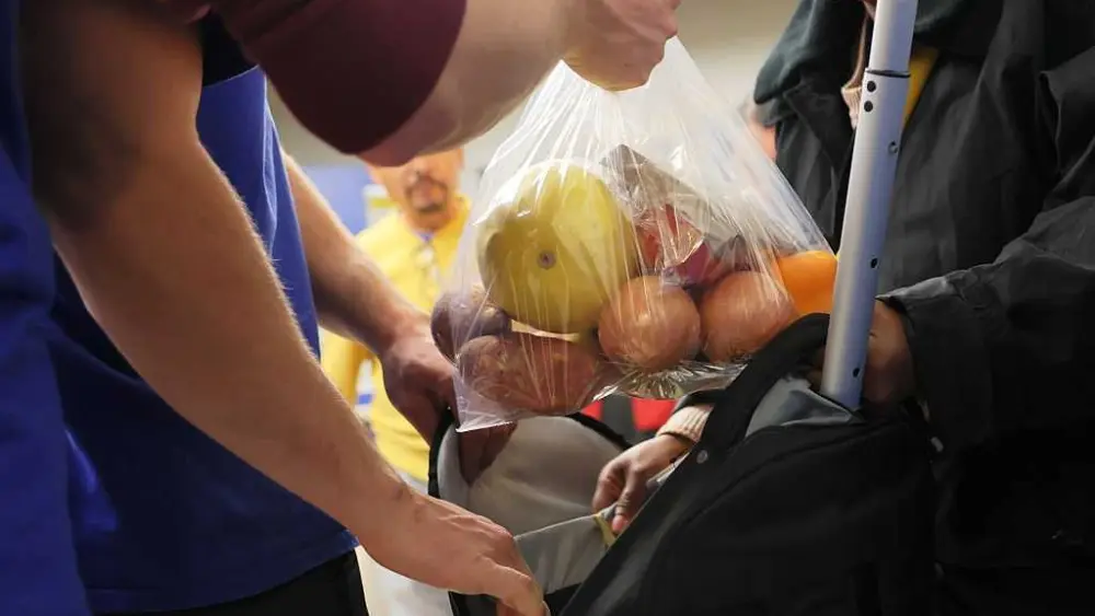 Communities across the country unite to provide free food amid SNAP benefits delays