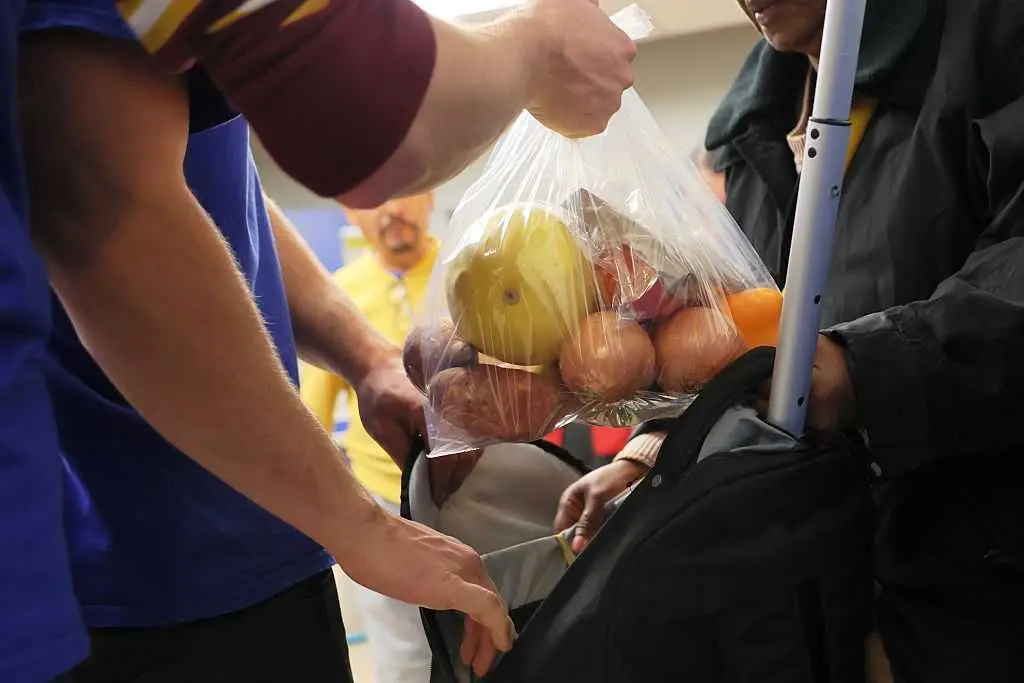 Communities across the country unite to provide free food amid SNAP benefits delays