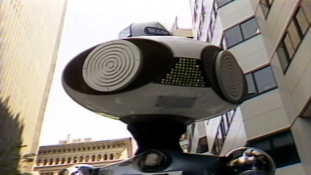 Wily robot serenaded women, sold electronics and moonlighted as a reporter in 1984