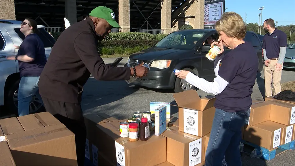 Savannah shows up early: Amid SNAP cuts, hundreds queue for 1,000 boxes of food at mobile pantry